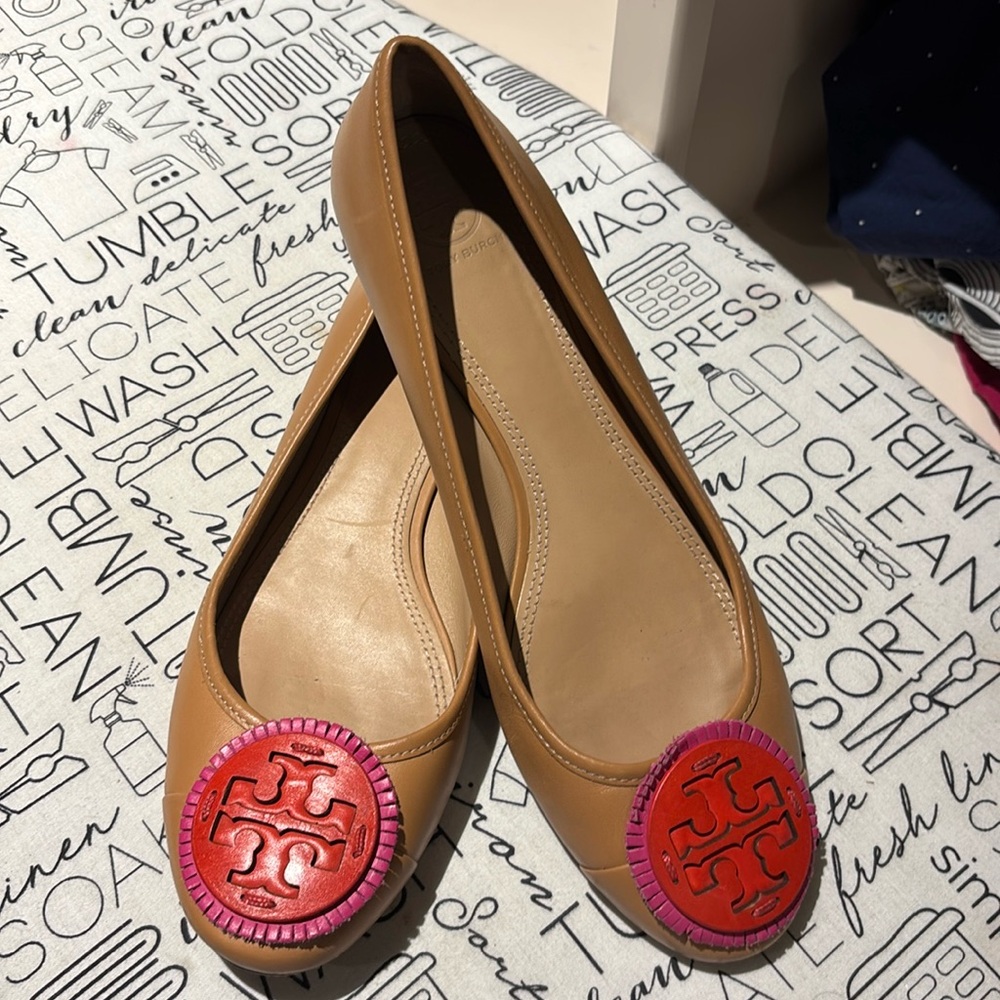 Tory Burch Beige Shoes, in very good condition!